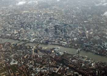 An aerial view of North Southwark. The original uploader was Jza84 at English Wikipedia. (Wikimedia Commons)