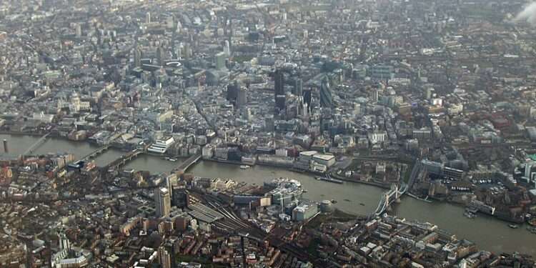 An aerial view of North Southwark. The original uploader was Jza84 at English Wikipedia. (Wikimedia Commons)