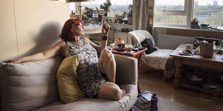 Aysen Dennis in her flat at the 8th floor of Aylesbury Estate. Credit: Alessia Gammarota