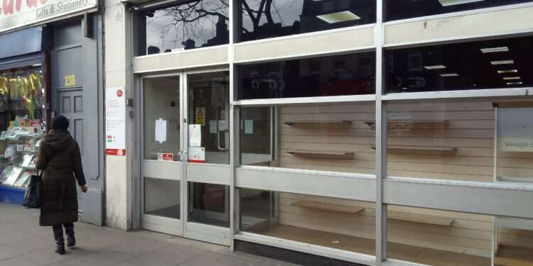 Residents are disappointed after yet another post office closes in Southwark.