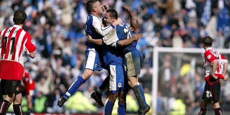 Dennis Wise, right, celebrates with Andy Roberts, left, and Marvin Elliott. Photo: Action Plus