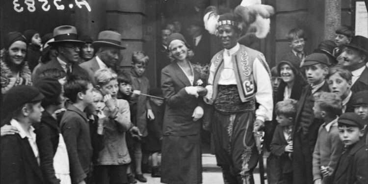 Prince Monolulu and his bride. (credit: National Science and Media Museum.)